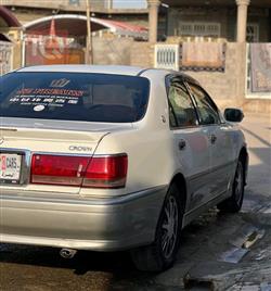 تۆیۆتا کراون